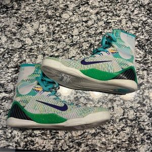 kobe’s size 12 hero color way